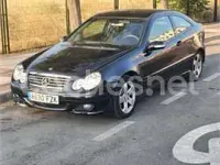 Usado Mercedes C200 122 CV (89 kW) 2004 Negro Berlina
