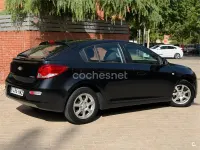 Usado Chevrolet Cruze LT 163 CV (119 kW) 2012 Negro Berlina