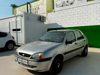 Usado Ford Fiesta Ambiente 70 CV (51 kW) 2002 Gris / plata Utilitario