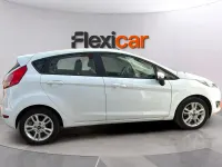 Usado Ford Fiesta Trend 75 CV (55 kW) 2017 Blanco Utilitario