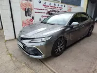 Usado Toyota Camry Luxury 218 CV (160 kW) 2022 Gris / plata Berlina
