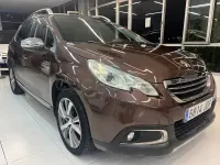 Usado Peugeot 2008 Allure 100 CV (73 kW) 2015 Marrón SUV