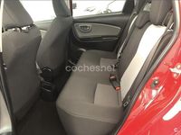 Usado Toyota Yaris Active 69 CV (50 kW) 2019 Rojo Berlina