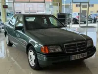 Usado Mercedes C180 121 CV (88 kW) 1993 Verde Berlina