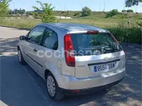 Usado Ford Fiesta 68 CV (50 kW) 2005 Gris / plata Utilitario