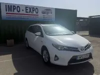 Usado Toyota Auris Touring Sports Active 136 CV (100 kW) 2015 Blanco Familiar