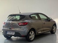 Usado Renault Clio IV 90 CV (66 kW) 2014 Gris / plata Berlina
