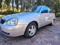 Usado Lada Priora 98 CV (72 kW) 2015 Gris / plata Berlina