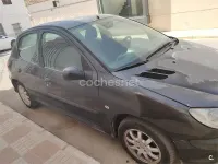 Usado Peugeot 206 70 CV (51 kW) 2005 Negro Berlina