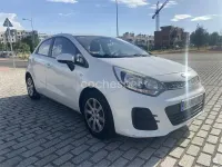 Usado Kia Rio 75 CV (55 kW) 2016 Blanco Utilitario