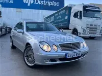 Usado Mercedes E240 Elegance 170 CV (125 kW) 2002 Gris / plata Berlina