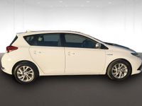 Usado Toyota Auris Hybrid Business Edition 136 CV (100 kW) 2017 Blanco puro Berlina