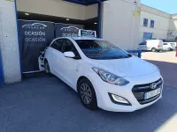 Usado Hyundai i30 100 CV (73 kW) 2016 Blanco Berlina