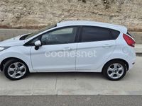 Usado Ford Fiesta Trend 95 CV (69 kW) 2010 Blanco Utilitario