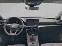 Usado Seat Leon Style 110 CV (80 kW) 2023 Rojo
