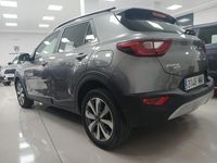Usado Kia Stonic 100 CV (73 kW) 2024 Gris SUV