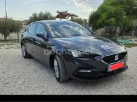 Usado Seat Leon Style 130 CV (95 kW) 2020 Negro Berlina