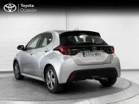 Usado Toyota Yaris Hybrid Active 116 CV (85 kW) 2025 Gris / plata Berlina