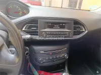 Usado Peugeot 308 Access 82 CV (60 kW) 2015 Blanco Berlina