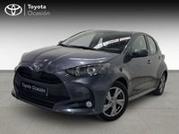 Usado Toyota Yaris Hybrid Active 116 CV (85 kW) 2024 Gris / plata Berlina