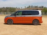 Usado VW Multivan Life 150 CV (110 kW) 2024 Gris Monovolumen