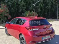 Usado Toyota Auris Hybrid 136 CV (100 kW) 2018 Granate Berlina