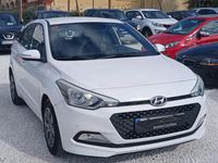Begagnad Hyundai i20 84 HK (61 kW) 2017 Vit Halvkombi