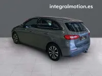 Usado Mercedes B160 109 CV (80 kW) 2020 Gris Utilitario
