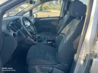 Usado VW Touran Advance 150 CV (110 kW) 2023 Gris / plata Monovolumen