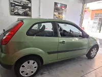 Usado Ford Fiesta Ambiente 70 CV (51 kW) 2006 Verde Utilitario