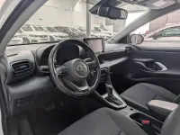 Usado Toyota Yaris Hybrid Active 116 CV (85 kW) 2022 Blanco Berlina