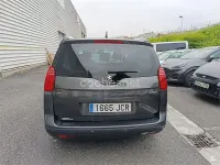 Usado Peugeot 5008 Allure 150 CV (110 kW) 2015 Gris / plata Monovolumen