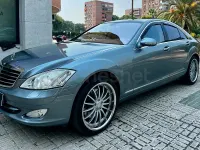 Usado Mercedes S500 388 CV (285 kW) 2008 Gris / plata Berlina