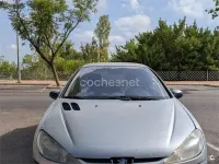 Usado Peugeot 206 90 CV (66 kW) 2002 Gris / plata Berlina