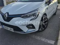 Używany Renault Clio V 140 KM (102 kW) 2020 Biały Sedan/Limuzyna
