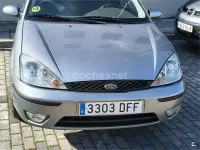 Usado Ford Focus Trend 100 CV (73 kW) 2004 Gris / plata Berlina