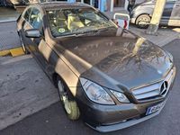 Usado Mercedes C220 170 CV (125 kW) 2011 Beige Coupe