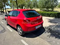 Usado Seat Ibiza Style 90 CV (66 kW) 2011 Rojo Berlina