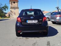 Usado Toyota Yaris Hybrid Active 100 CV (73 kW) 2017 Negro Berlina