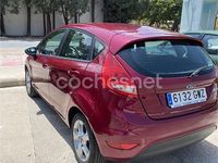 Usado Ford Fiesta Trend 96 CV (70 kW) 2010 Rojo Utilitario