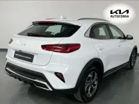 Usado Kia XCeed 101 HP (74 kW) 2025 Branco SUV