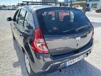 Usado Dacia Sandero Ambiance 75 CV (55 kW) 2011 Gris