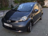 Usado Toyota Aygo 68 CV (50 kW) 2008 Gris / plata Utilitario