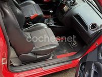 Usado Ford Fiesta 100 CV (73 kW) 2006 Rojo Utilitario
