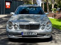 Usado Mercedes E320 Avantgarde 204 CV (150 kW) 2004 Gris / plata Berlina