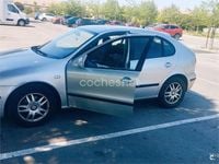 Usado Seat Leon Stella 90 CV (66 kW) 2003 Gris / plata Utilitario