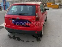 Usado Ford Fiesta Ambiente 68 CV (50 kW) 2008 Rojo Utilitario