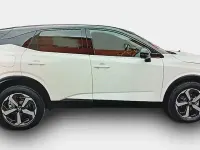 Usado Nissan Qashqai N-Connecta 140 CV (102 kW) 2023 Lunar white con techo midnight SUV