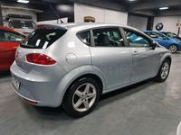 Usado Seat Leon Reference 105 CV (77 kW) 2011 Gris / plata Berlina