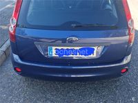 Usado Ford Fiesta Ghia 80 CV (58 kW) 2006 Azul Utilitario